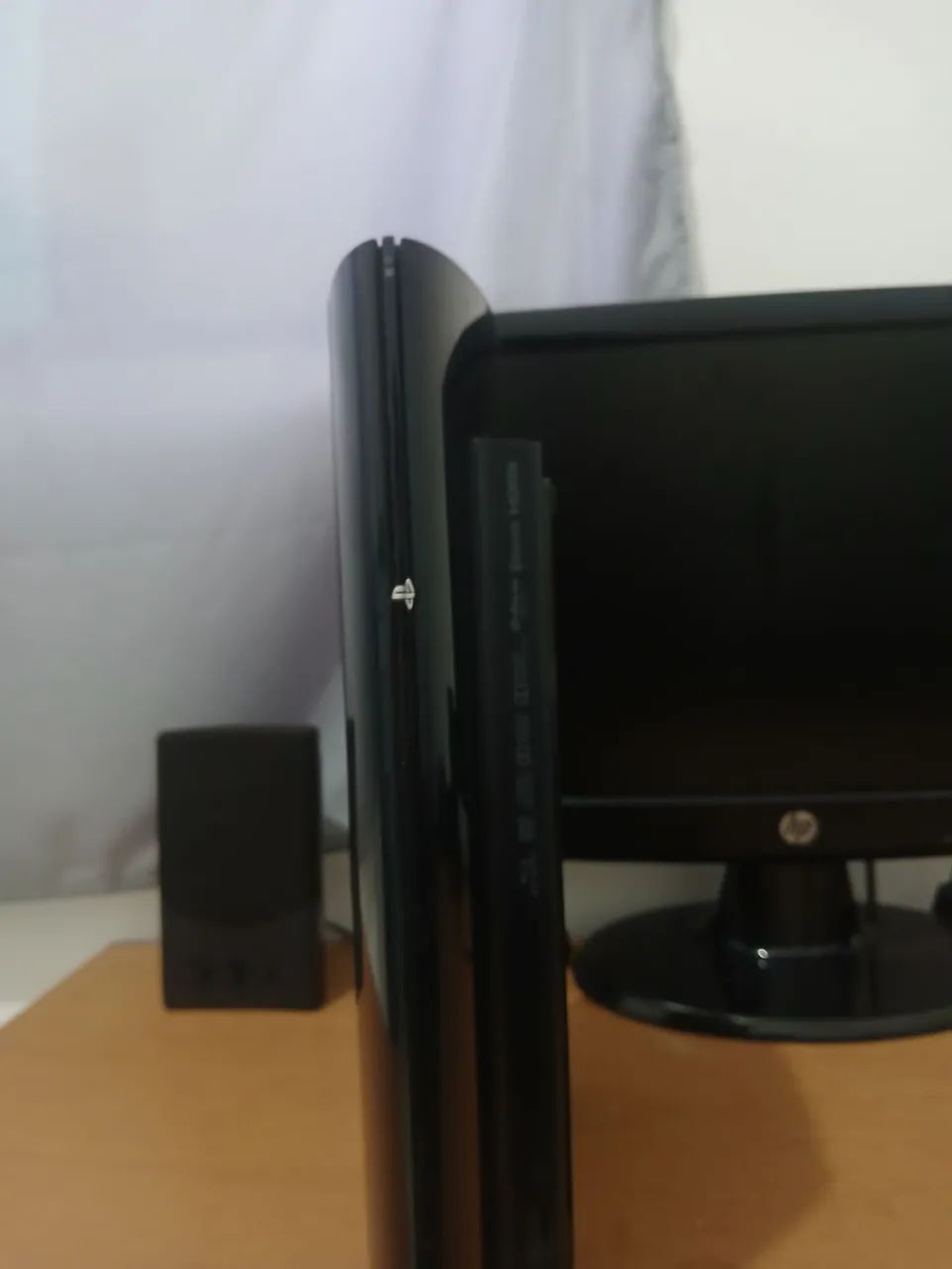 Ps3 super slim com 2 controles e 23 jogos
