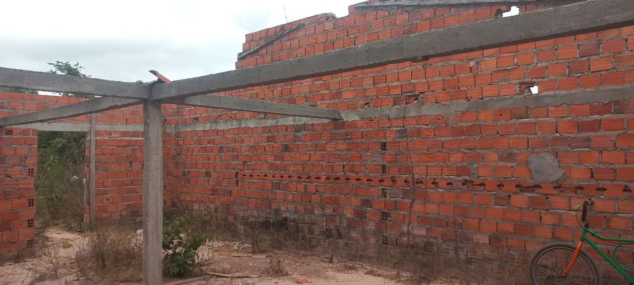 Terreno com casa inacabada - Foto 2