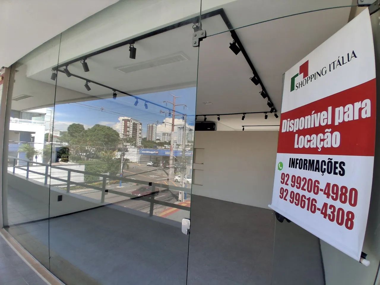 Aluga-se Sala comercial Av . João Valério 