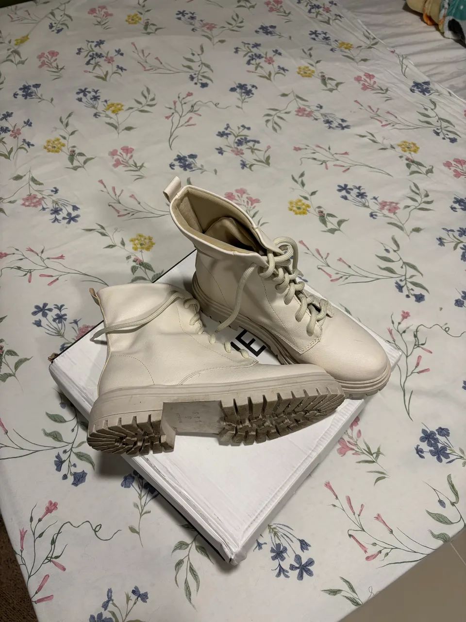 Bota coturno branca  - Foto 3