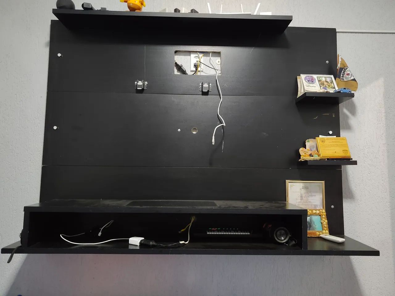 Painel preto para TV até 75 polegadas 