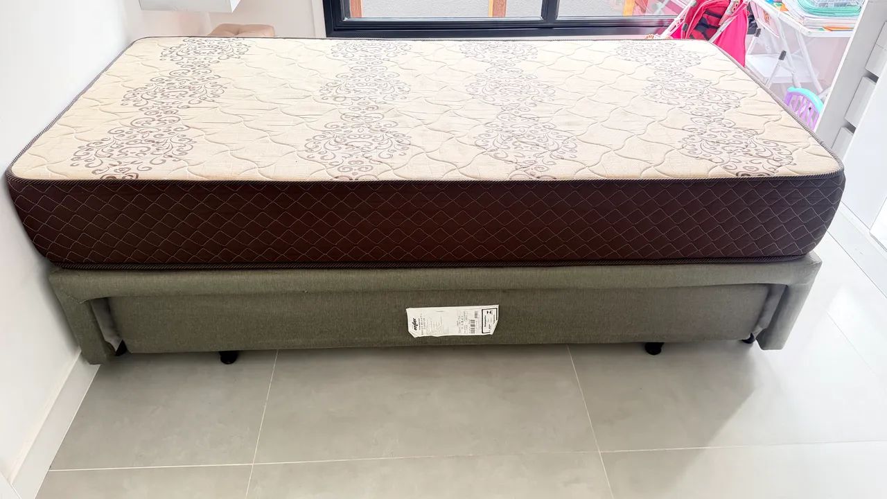 Cama de solteiro com auxiliar 