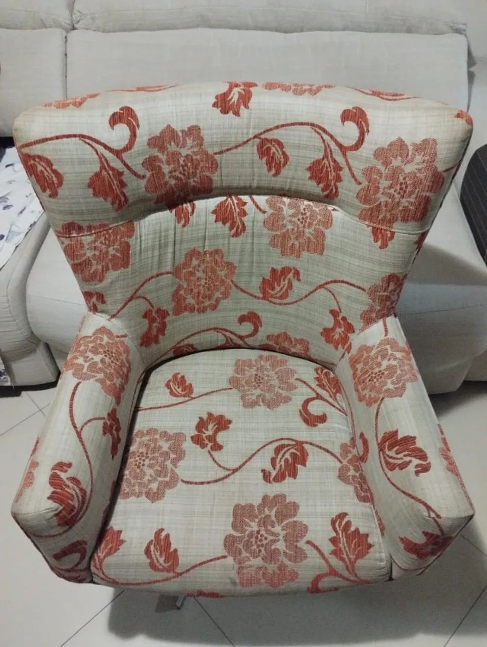 Poltrona Decorativa Giratória Floral - Ótimo Estado