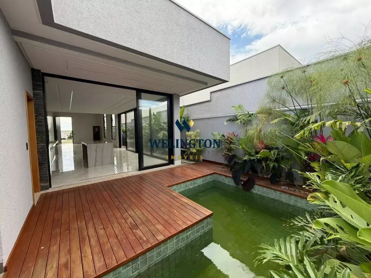 Casa no Condomínio Terras Alphaville.