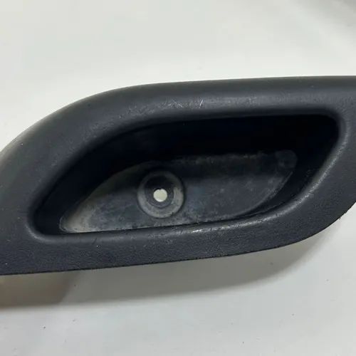 Puxador Interno Porta Traseira Esquerda Renault Kwid 2018 Preto Traseira