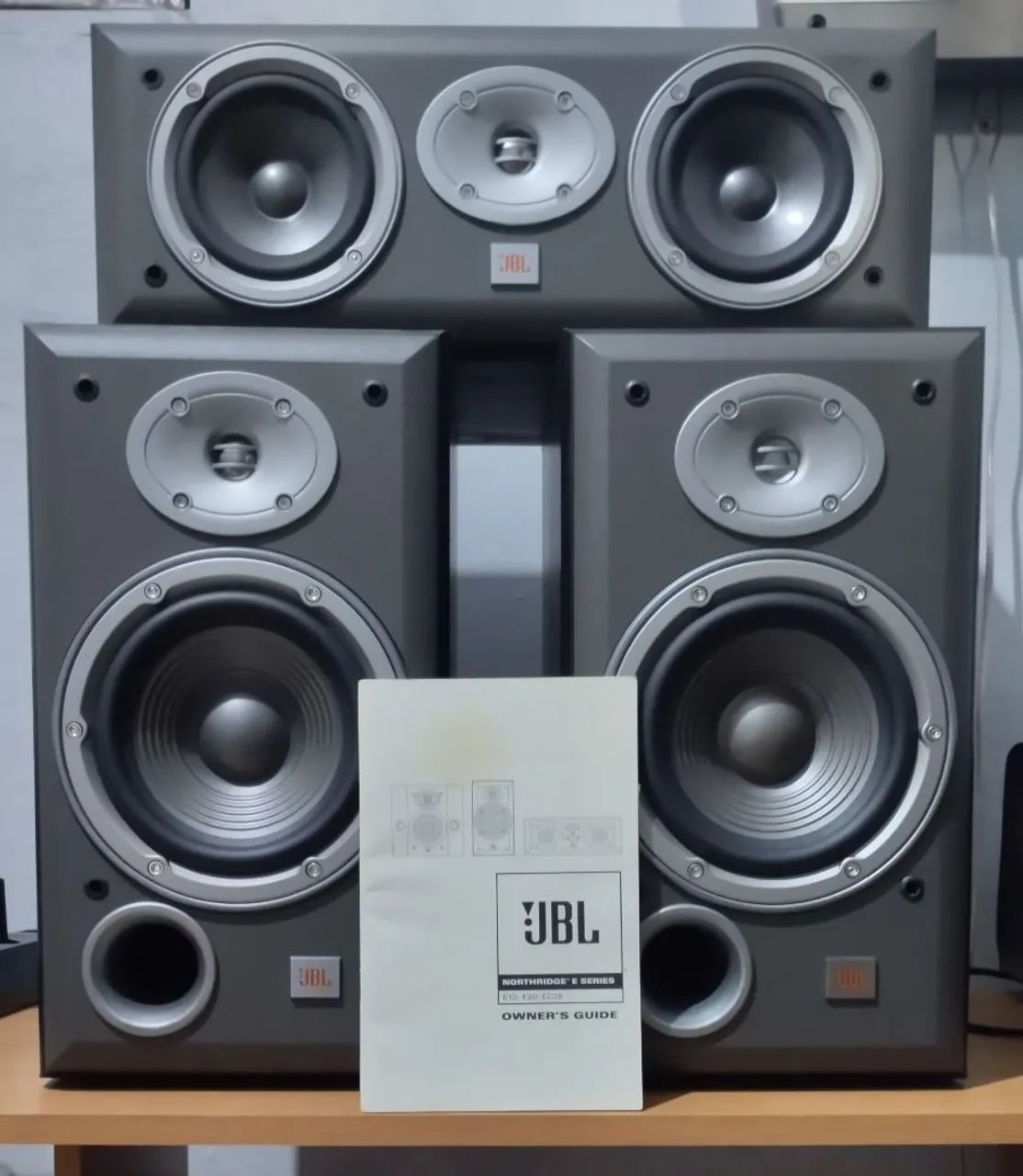 Par de caixas bookshelf JBL e30 e central ec25 - Foto 3