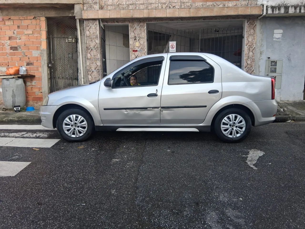 Renault Logan AUTHENTIQUE HI-FLEX 1.0 16V 4P 2011