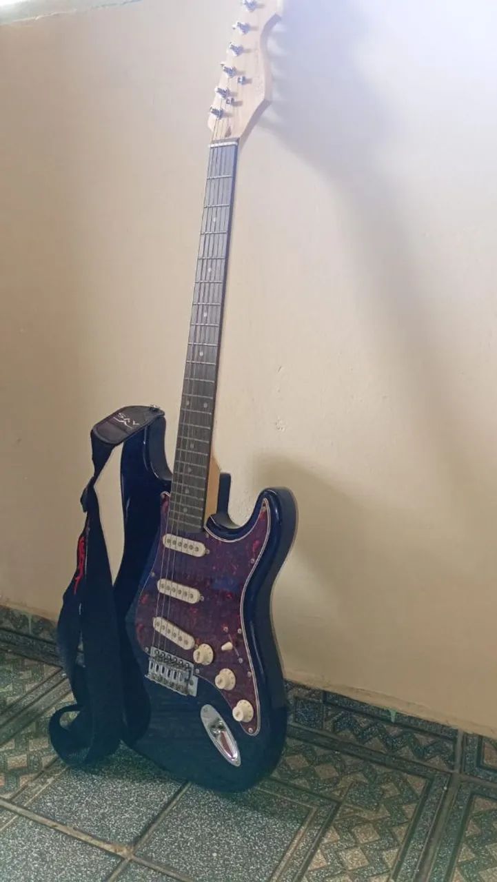 Vendo guitarra ? com uma caixa de som  - Foto 3