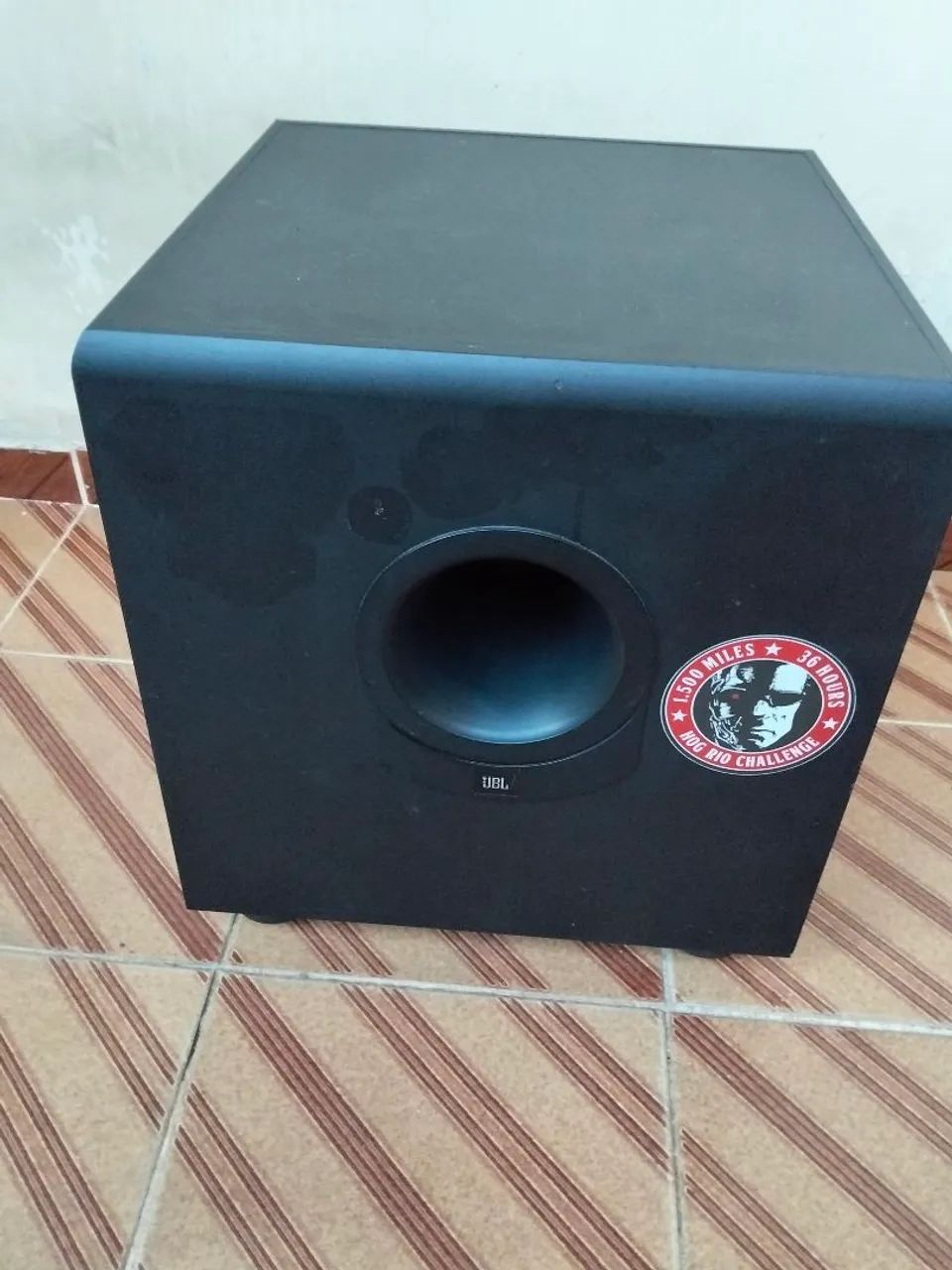 Subwoofer JBL original funciona perfeitamente 