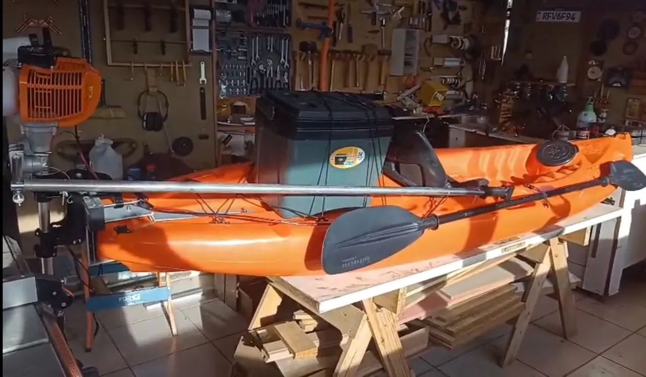 Caiaque hanter fishing UP com motor e acelerador de segurança 