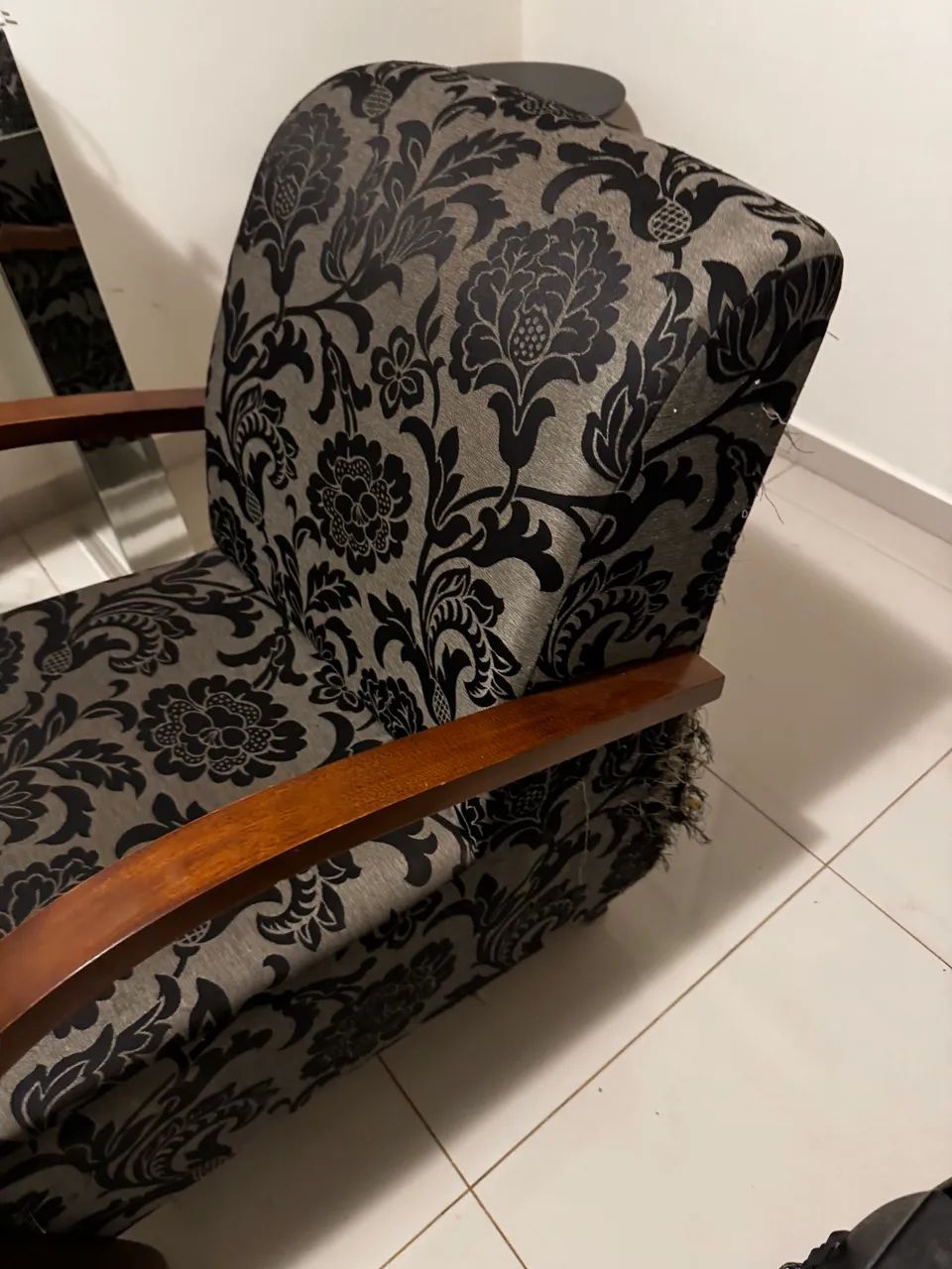Poltrona em tecido com pequenos arranhados - Foto 3