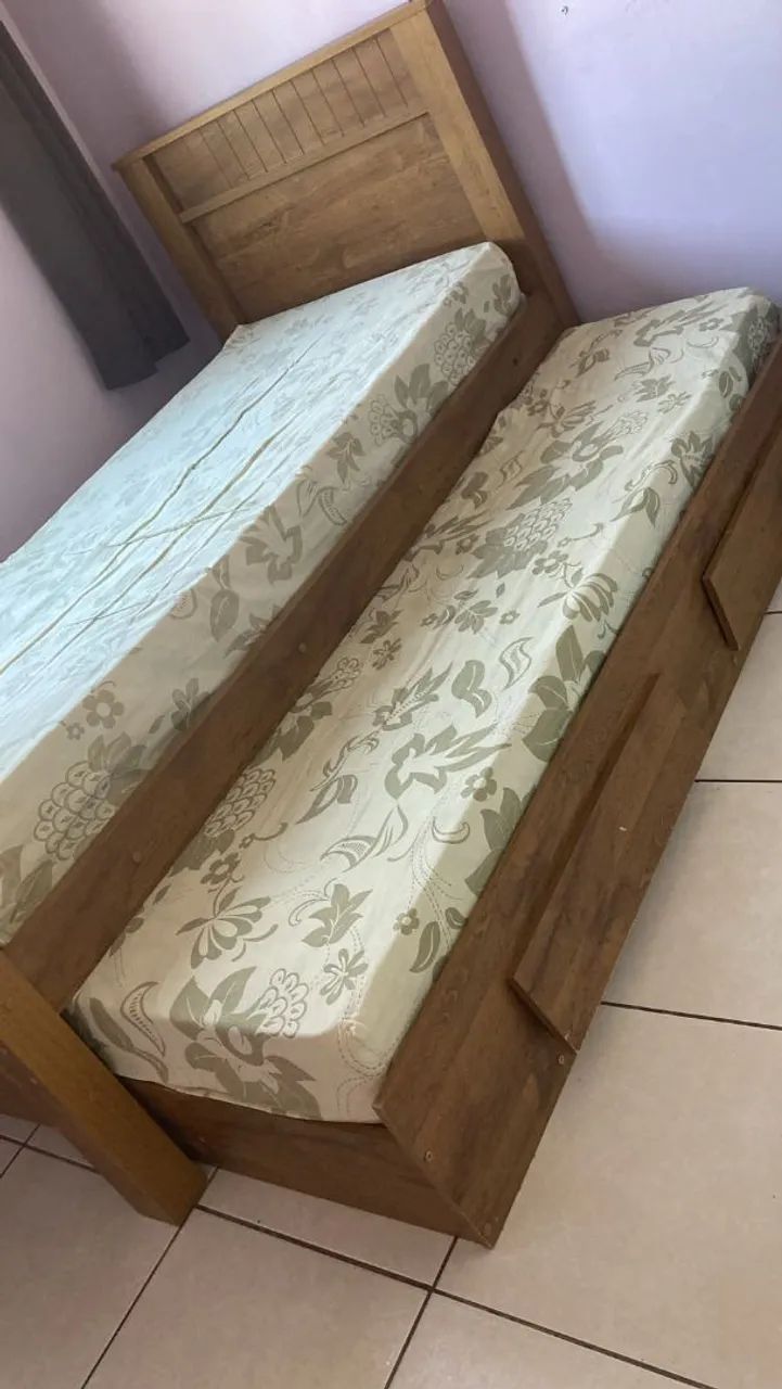 Cama com auxiliar com colchões 