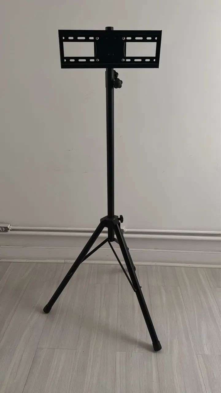 Suporte tripé para TV