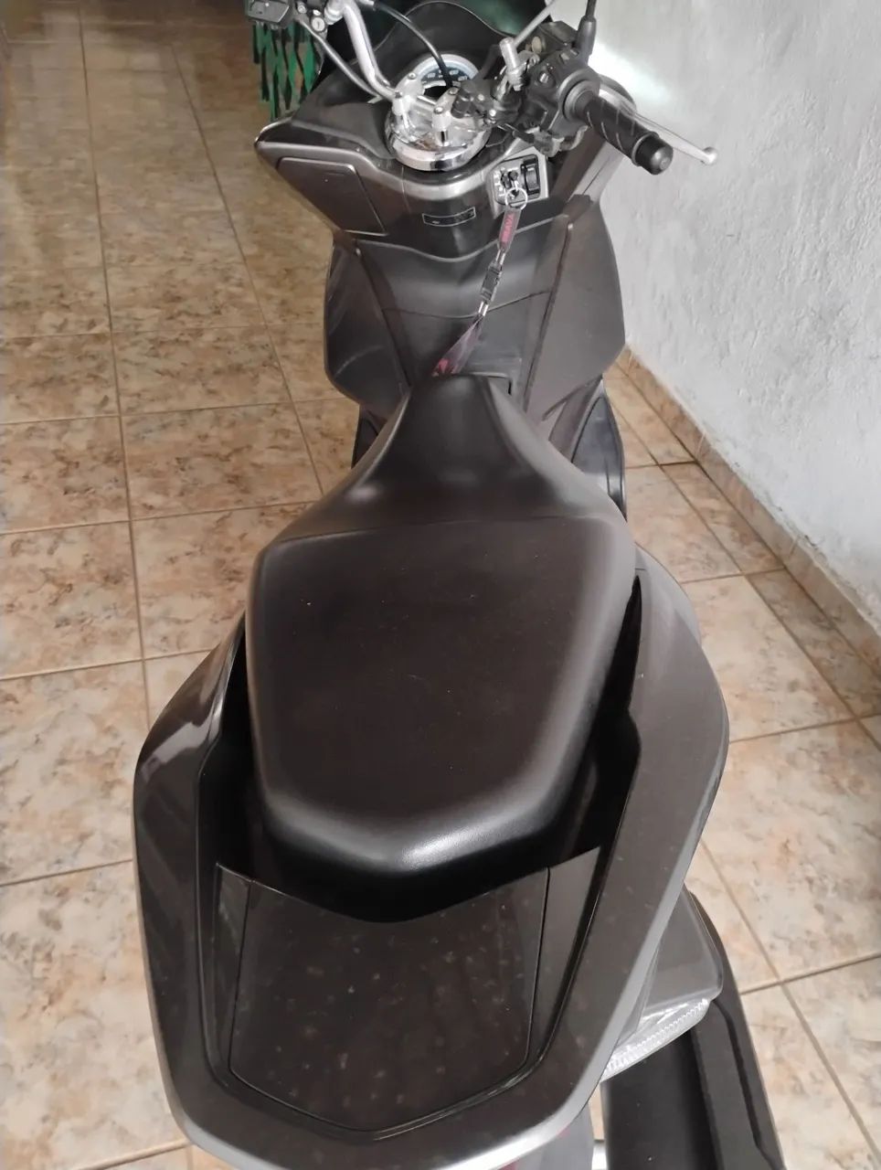 Pcx conservada baixa km - Foto 5