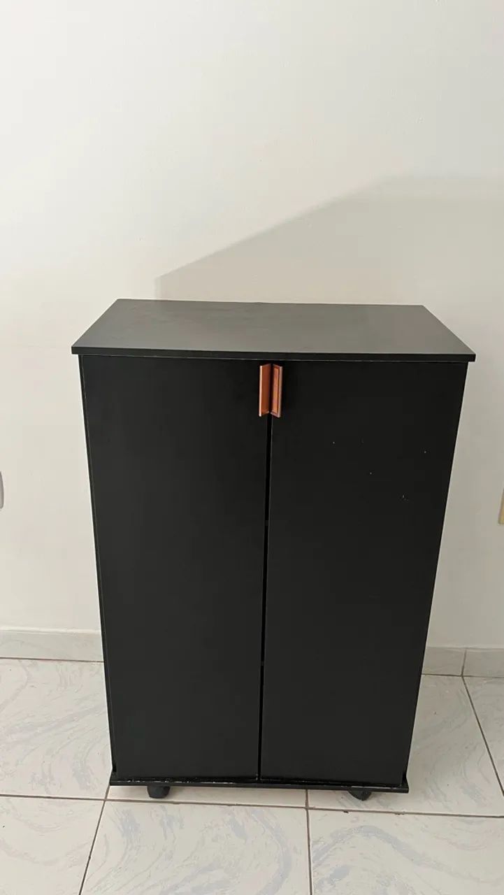 Armário multiuso com rodinhas 