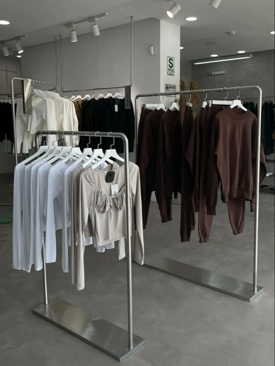 ARARAS EM INOX - ORGANIZAÇÃO COM DESIGN SOFISTICADO - Foto 2