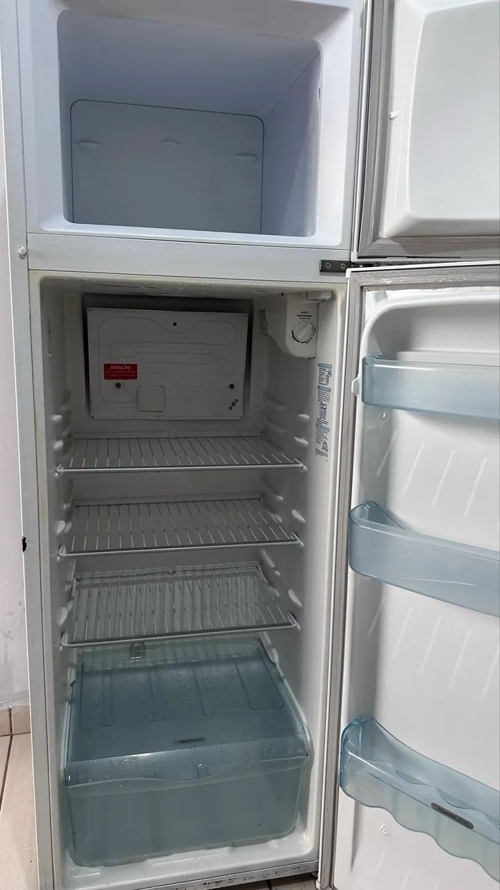 Vende - se Geladeira seminova - Foto 5