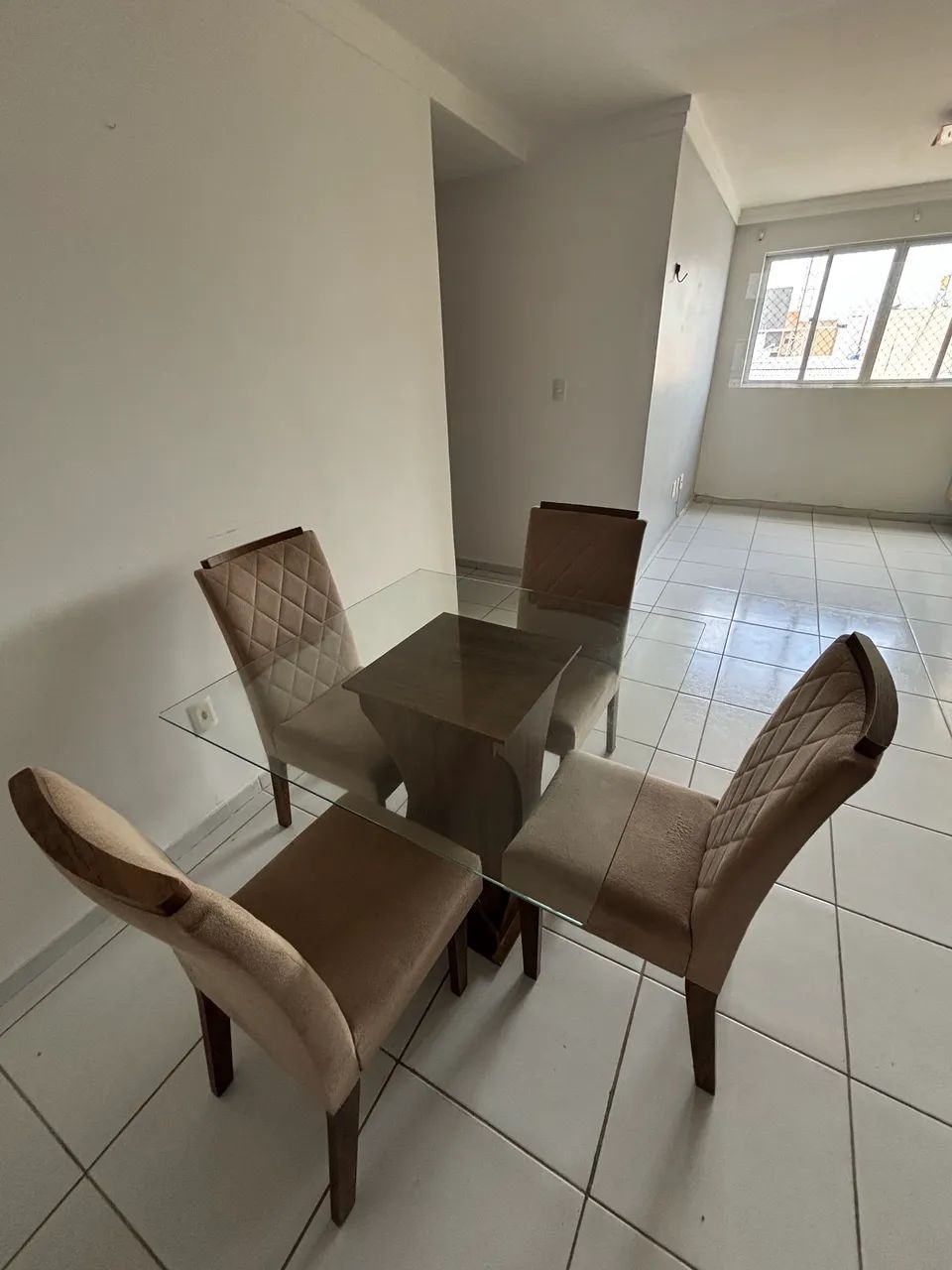 1 Mesa de vidro + 4 Cadeiras - Foto 2