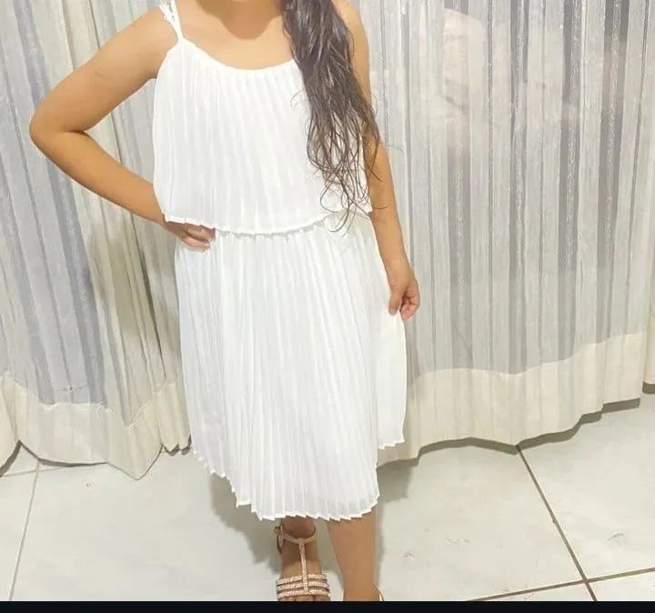 Vestido branco plinssado social. - Foto 2