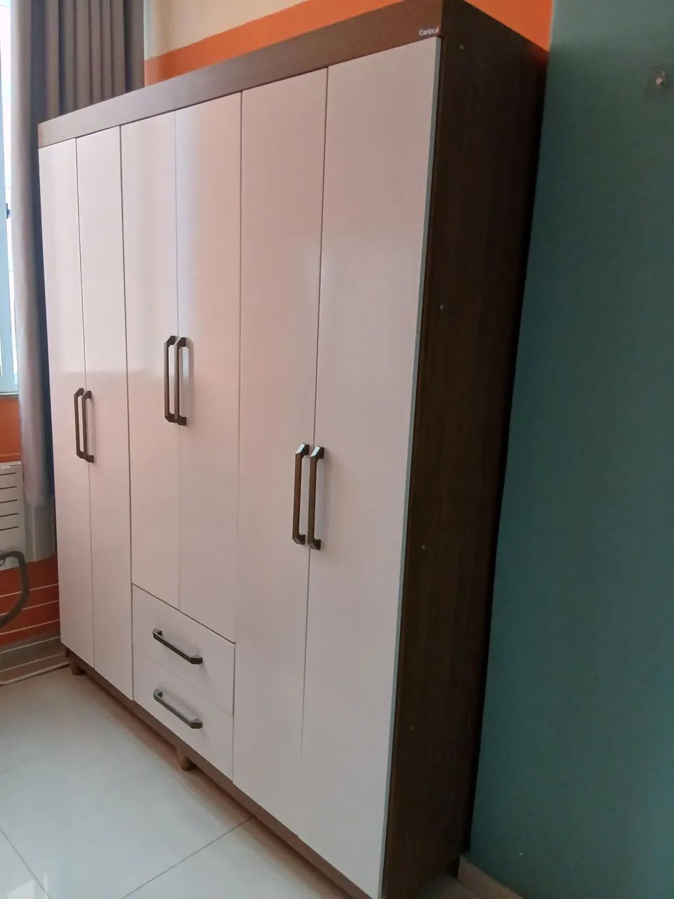 Guarda roupa compacto