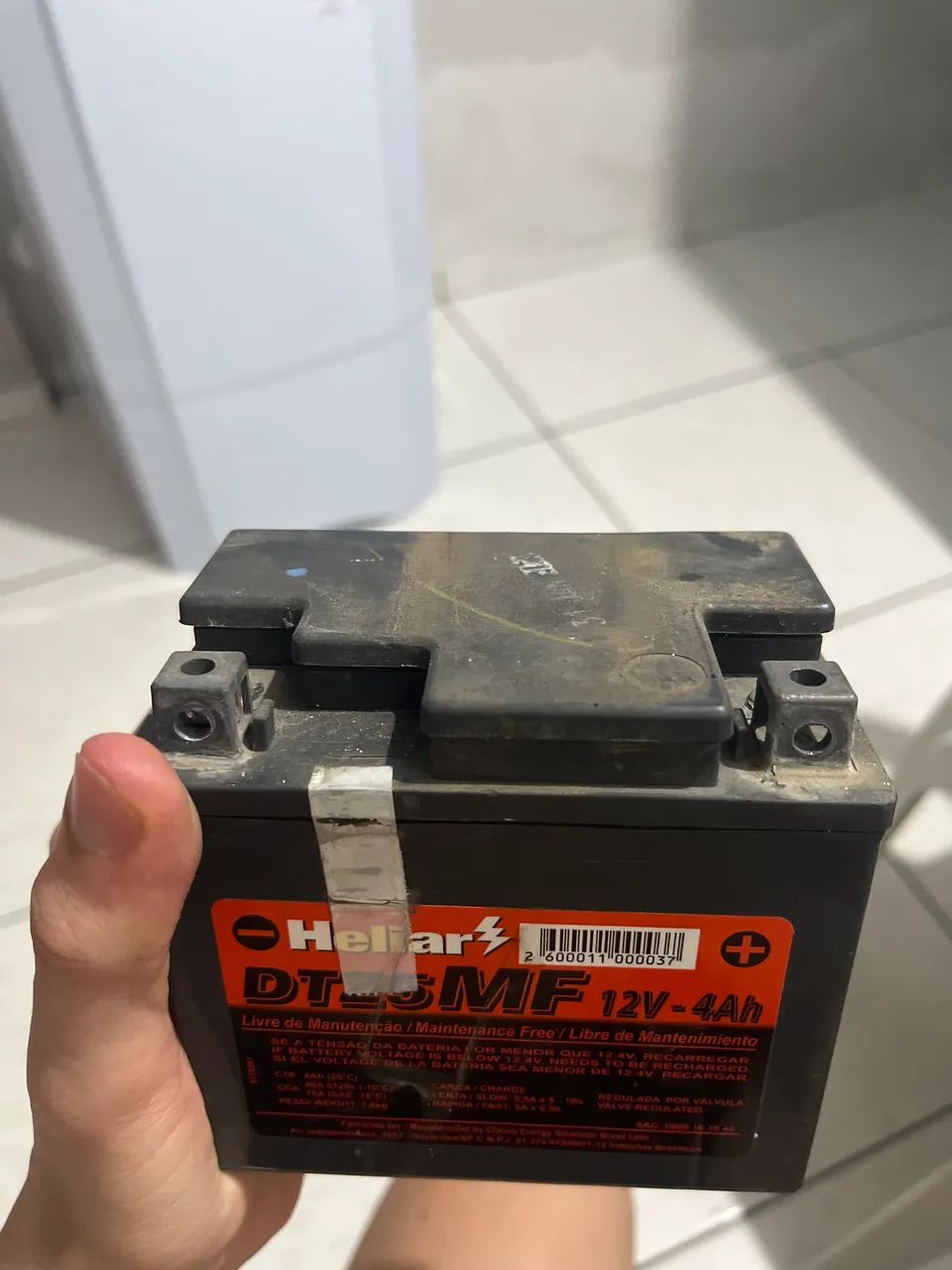 Bateria de moto descarregada