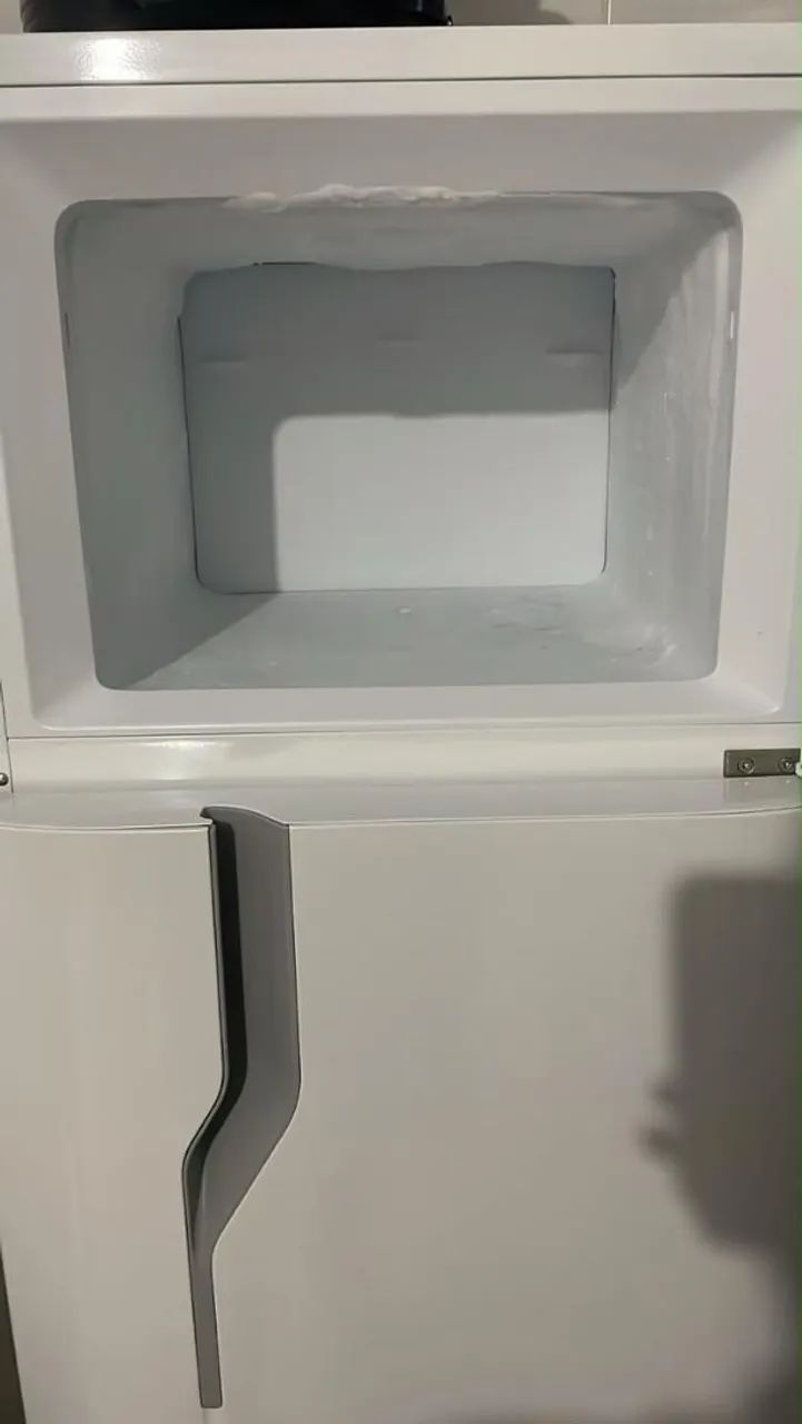 Geladeira eletrolux (240LITROS) - Foto 3