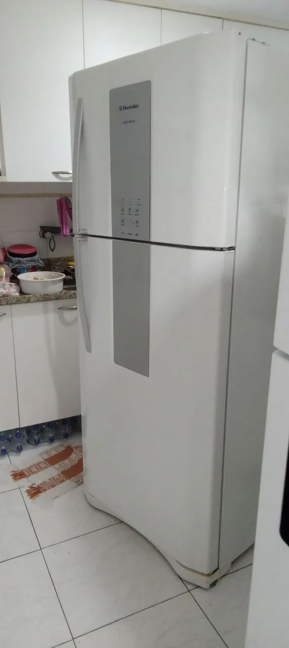 Geladeira Eletrolux DF80 553l com avaria