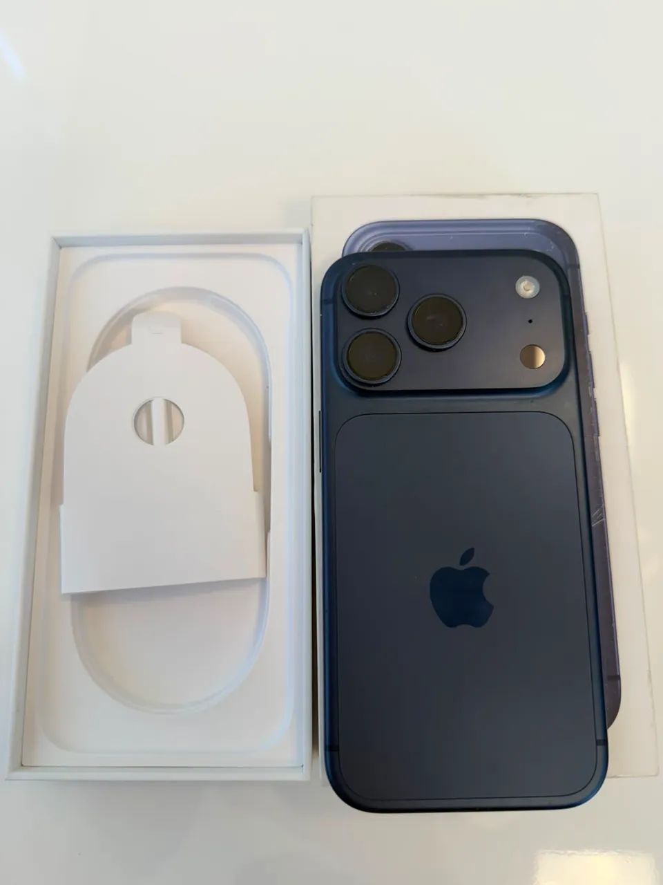 iPhone 17 pro azul  - Foto 2