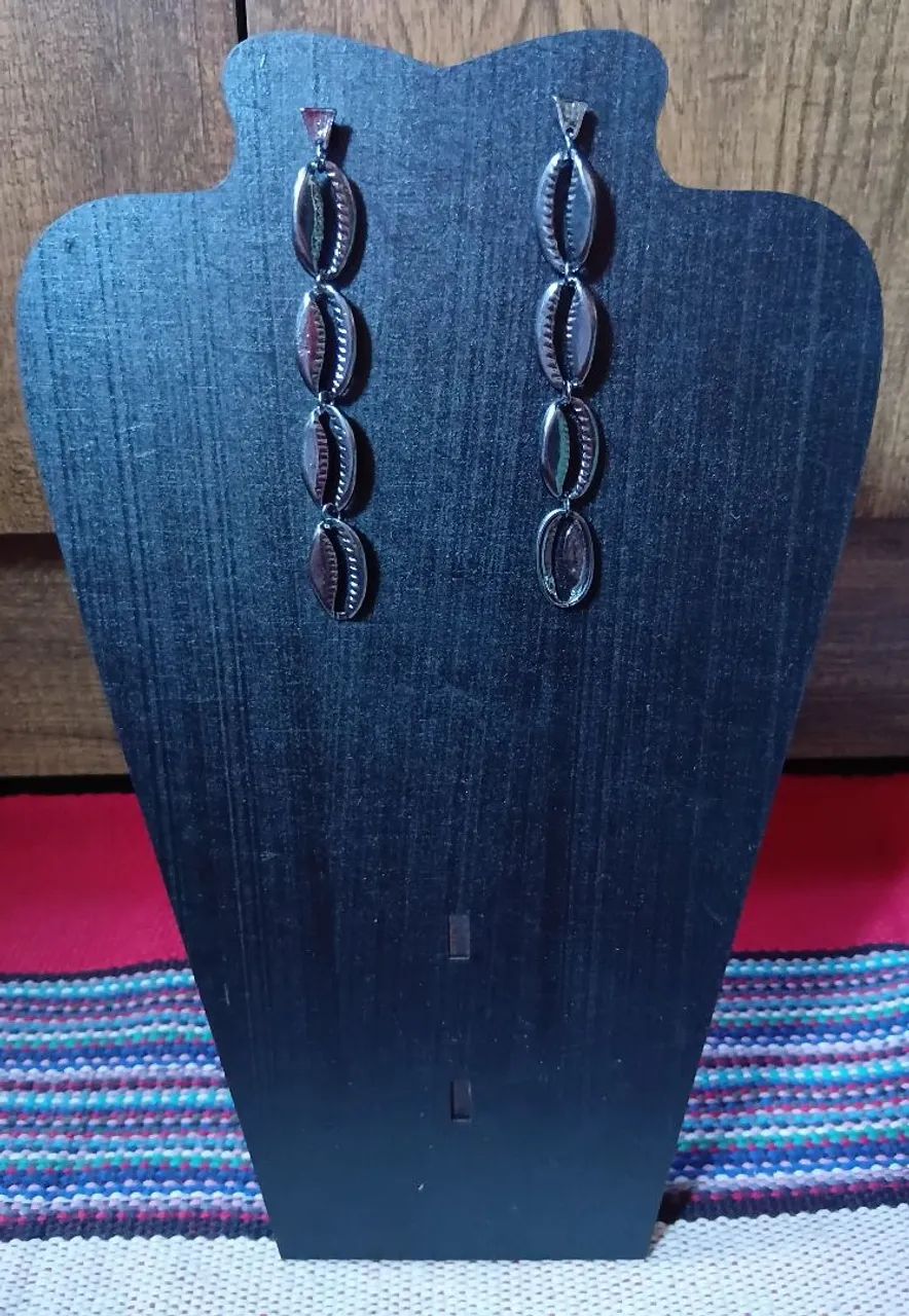 Kit com seis pares de brincos bijuterias variadas  - Foto 5