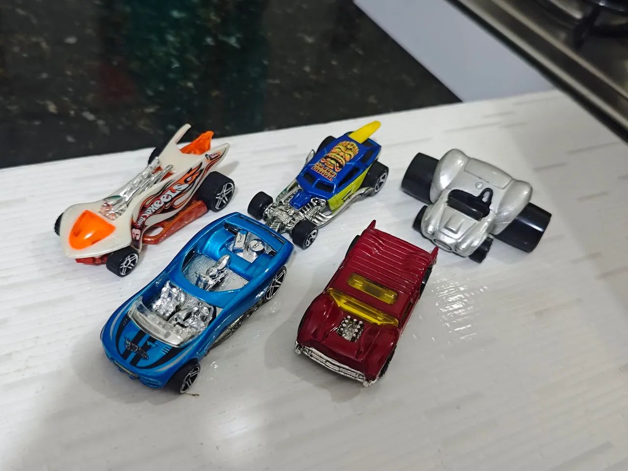 Kit 5 carrinhos Hotwheels  - Foto 3