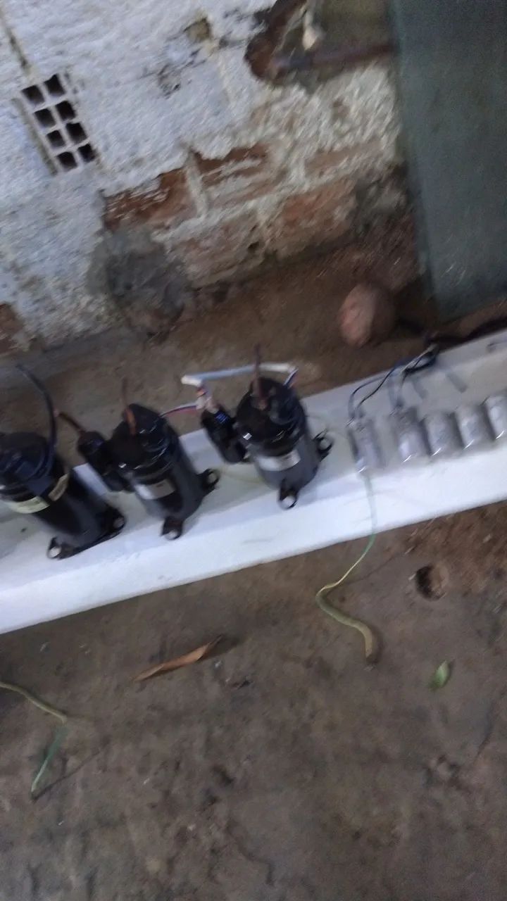 Vendo 8 motor de ar-condicionado  contato *