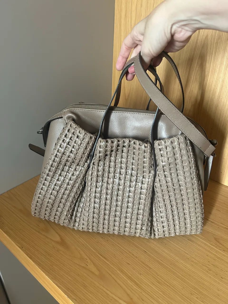 Bolsa 100% couro marca Elisa Atheniense