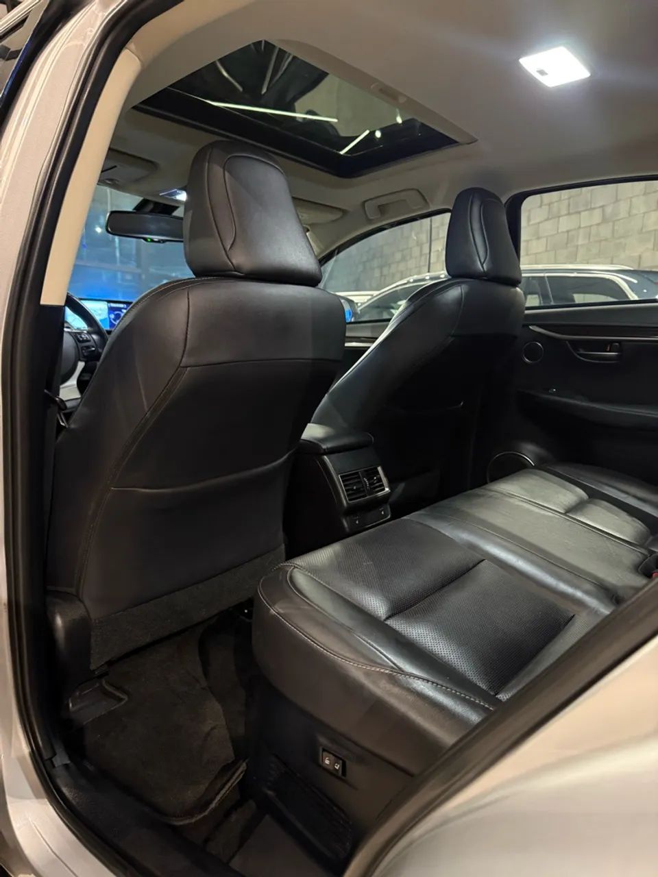 Lexus NX-300 H Luxury 2.5 16V Aut., foto 11 de 11