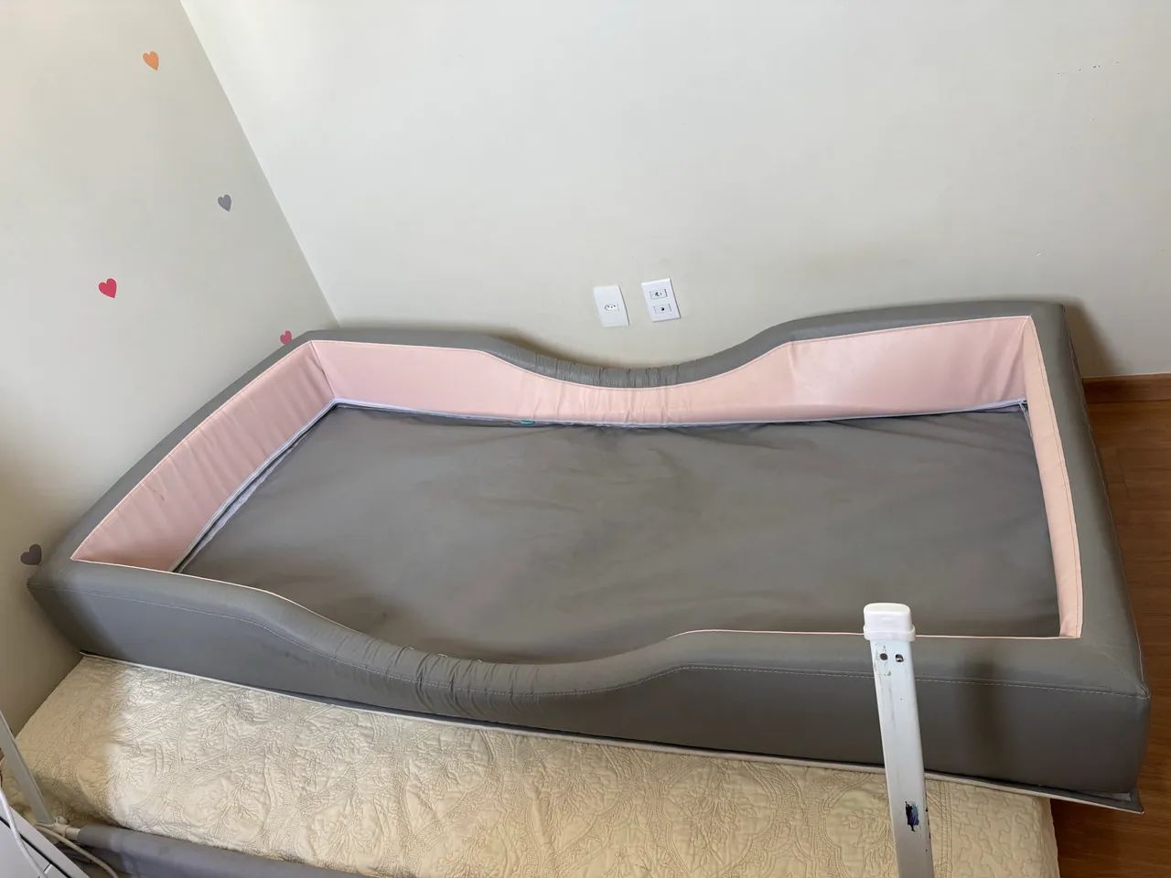 Cama montessoriana com colchão da Infant