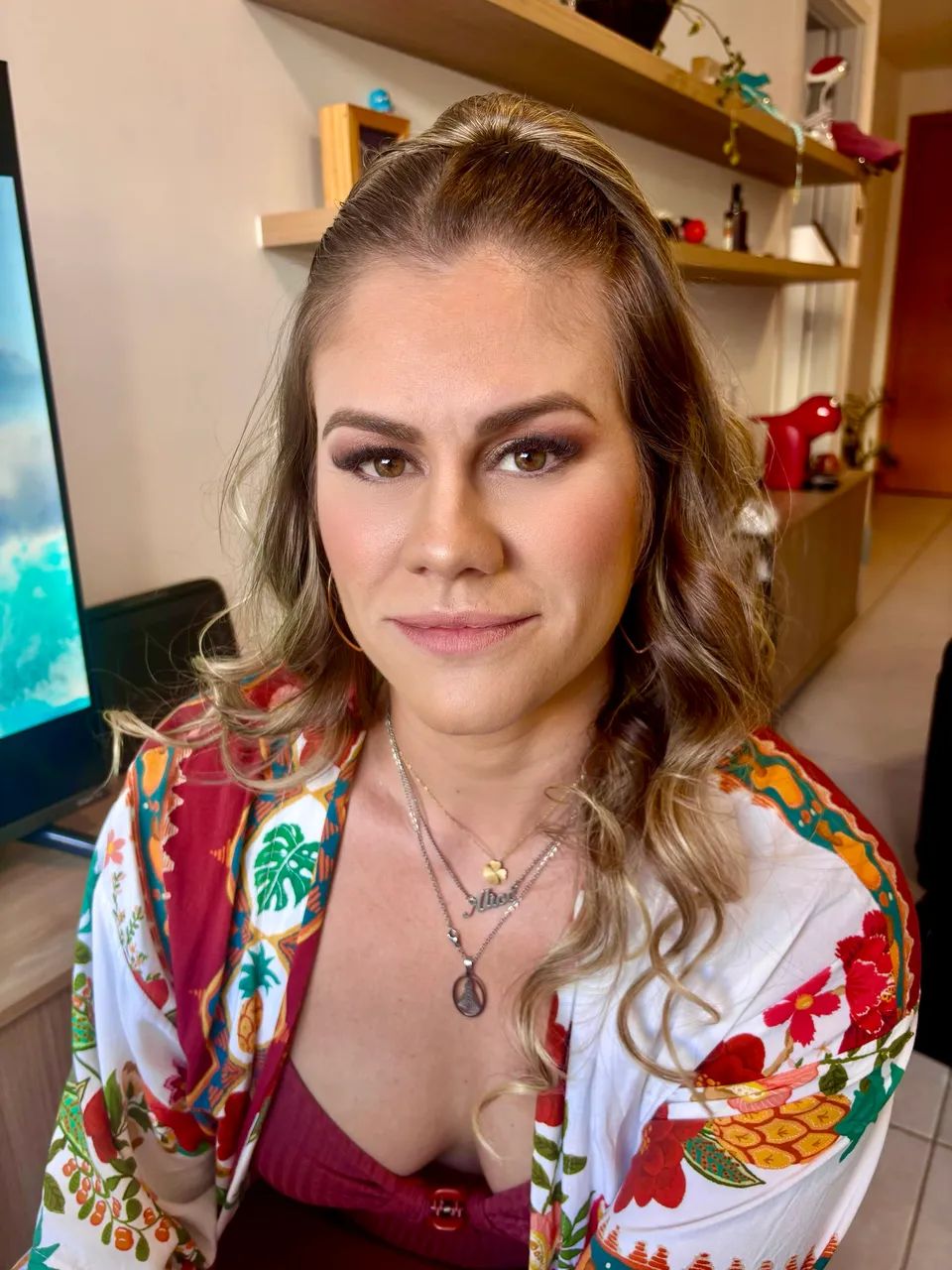 Maquiagem Profissional, penteados e beleza em domicílio - Foto 3