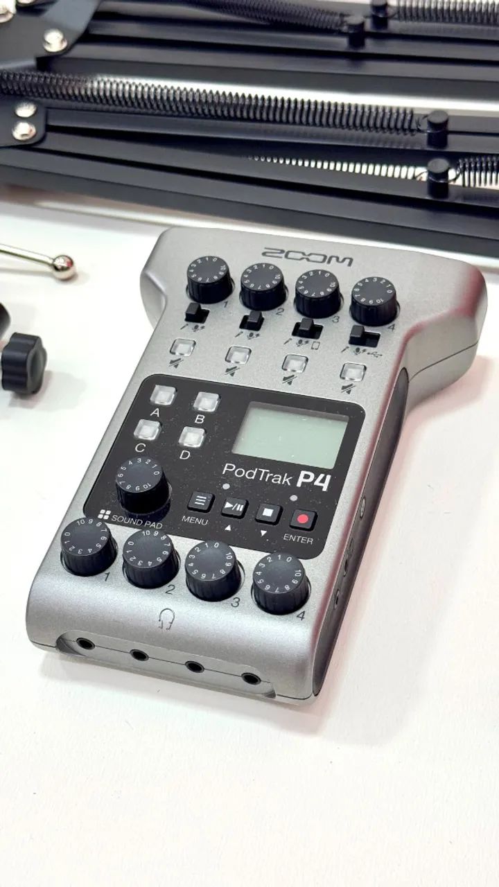 Zoom PodTrak P4 Gravador e Interface para Podcast