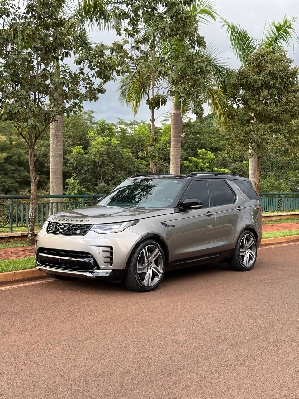 Land Rover Discovery 2024