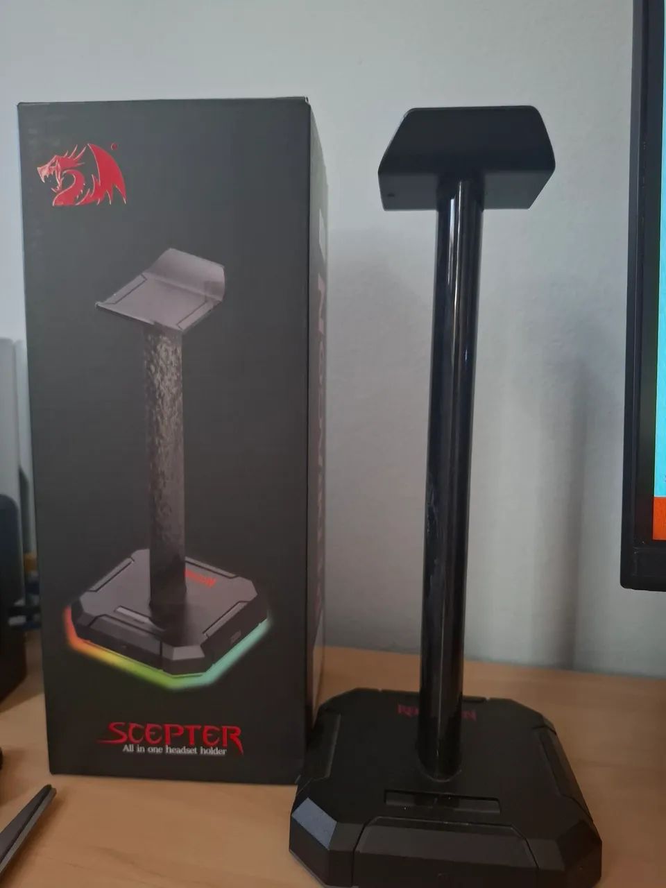 Apoio de Headset Redragon Scepter 