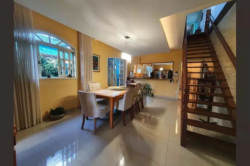 Casa à Venda - União, 4 Quartos, 290 m2