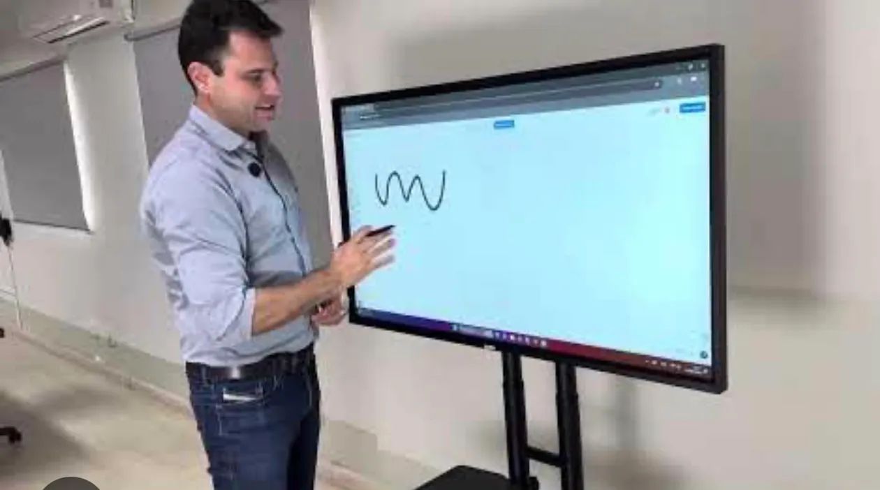 Tv 60" com moldura Touch screen qualipix