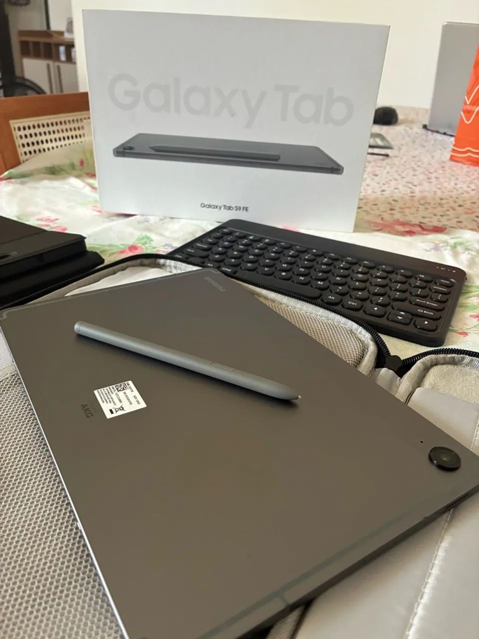 Galaxy Tab S9 FE com capa teclado + capa original + bolsinha para levar  - Foto 5