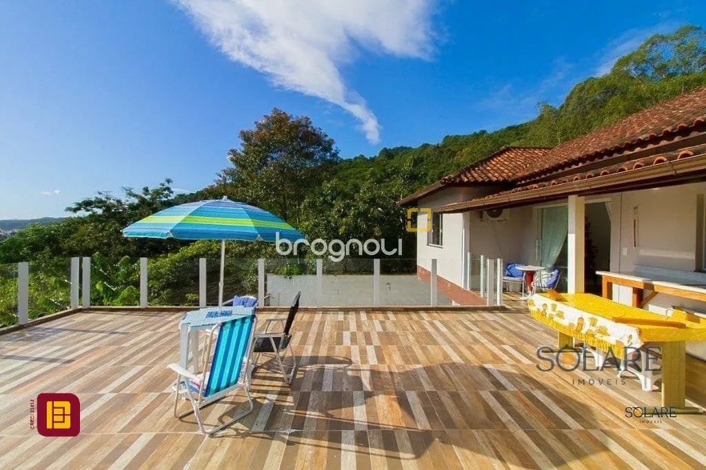 Casa com 10 dormitórios (3 suítes) - 4 vagas