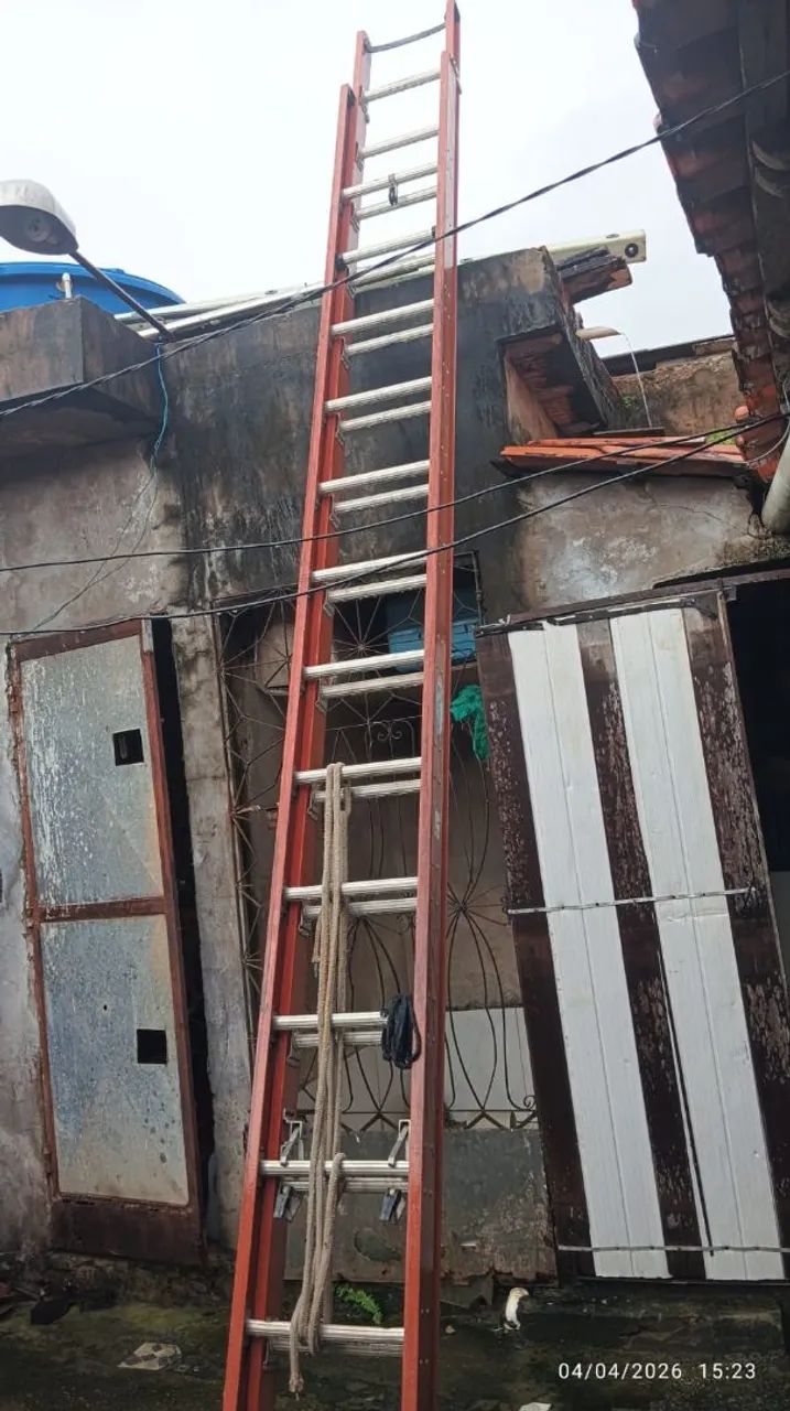 VENDO ESCADA DE FIBRA