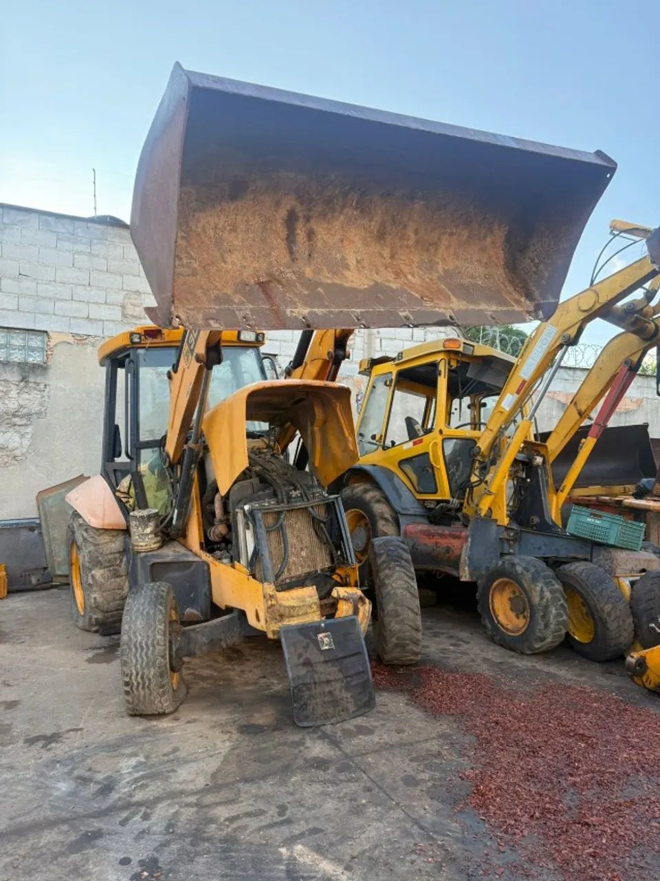 Acabou de chegar Retroescavadeira JCB 3C motor turbinado internacional para retirada de pç