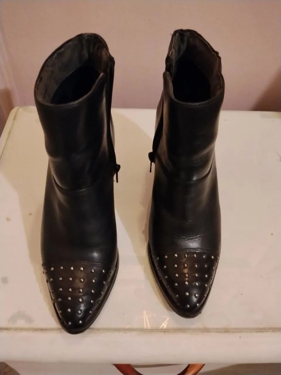 Bota de couro  marca Constance - Foto 2
