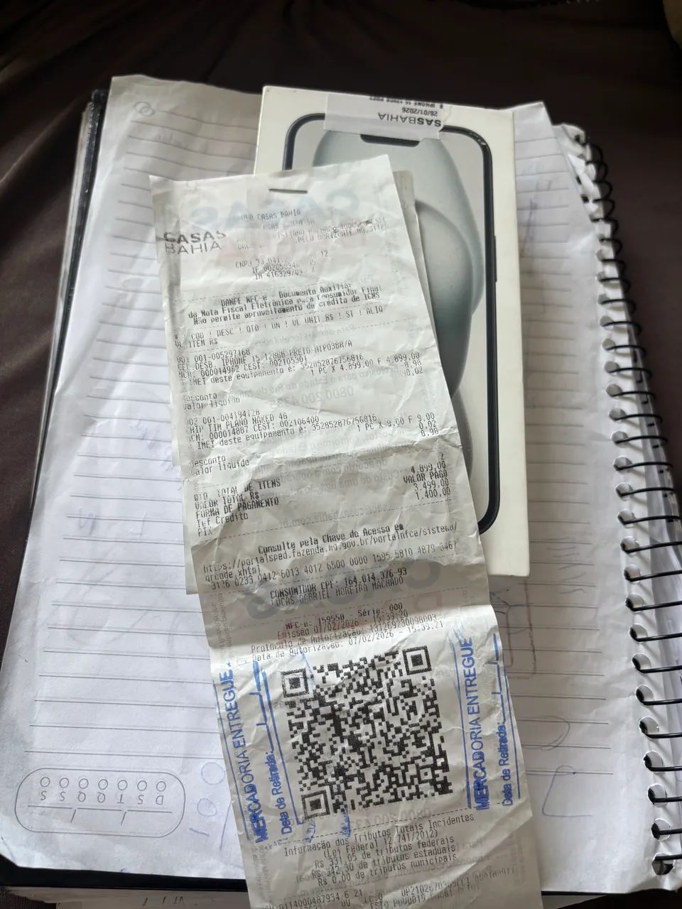 Vendo iPhone 15 com caixa e nota fiscal 