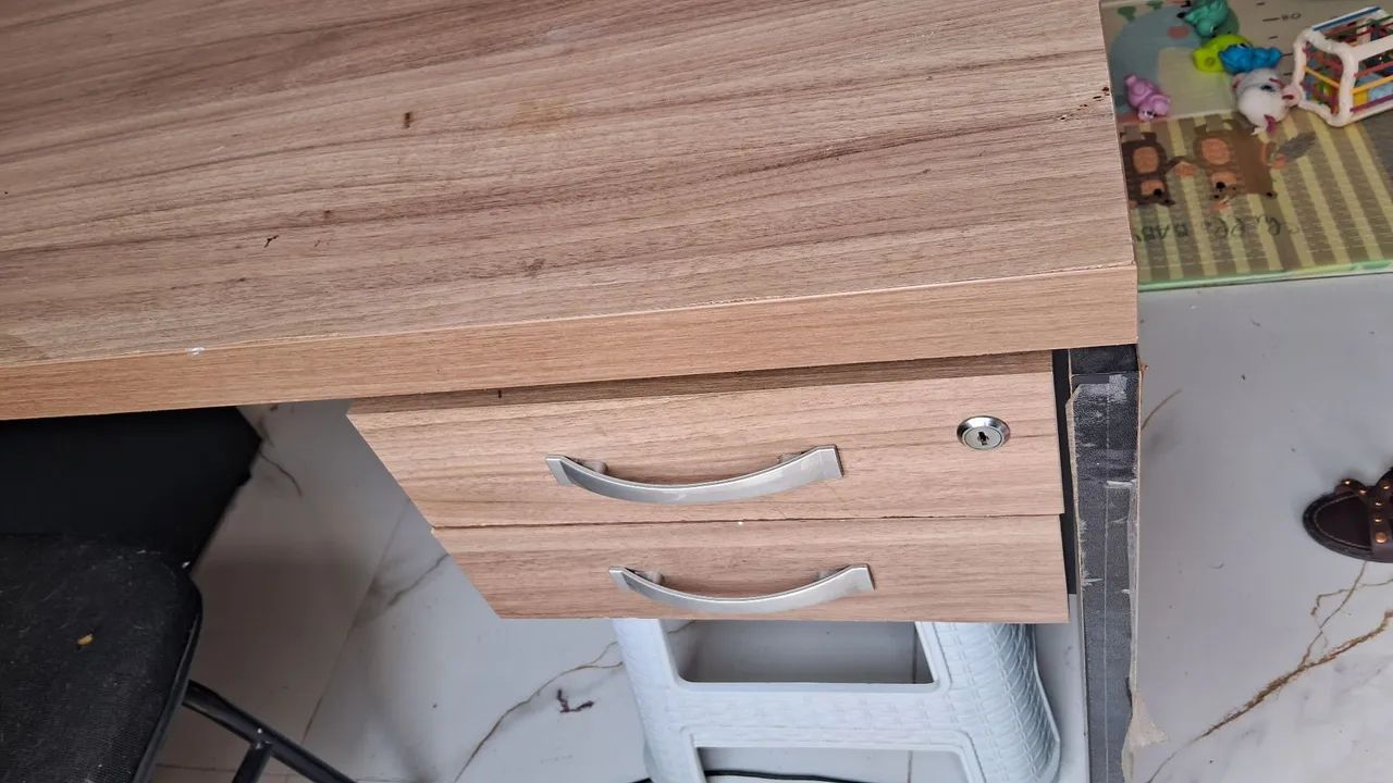 Mesa de escritório e cadeira  - Foto 2