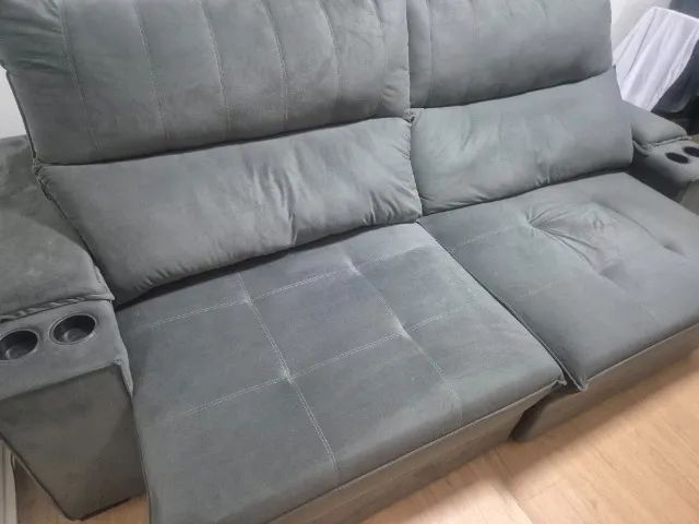 Sofá Retrátil e Reclinável 2,60m com Porta Copos Cinza498169533579939842