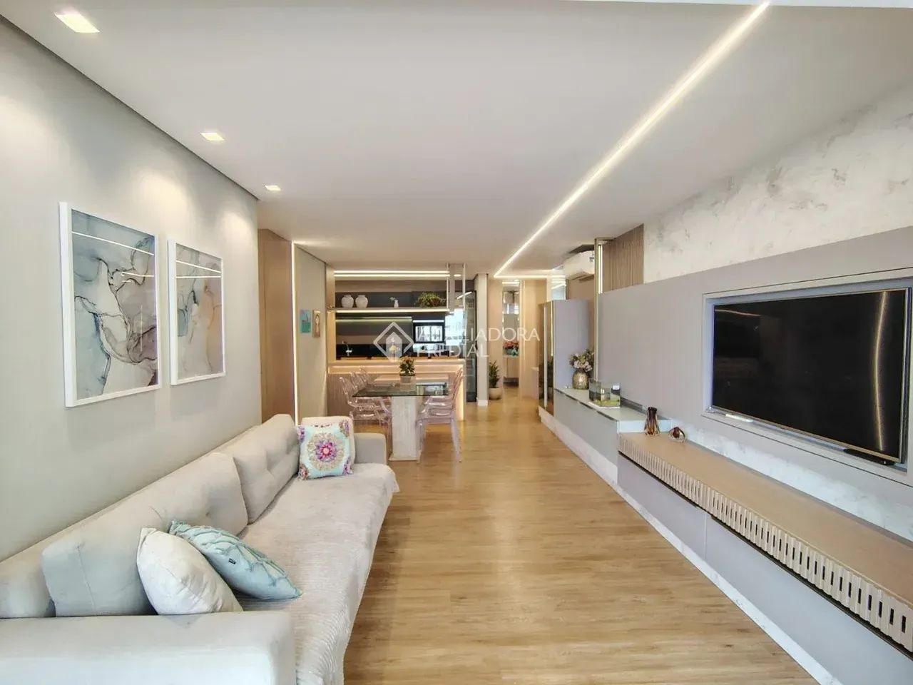 Apartamento com 4 Dormitórios em Condomínio Clube no Itacorubi, 2 vagas - Foto 3