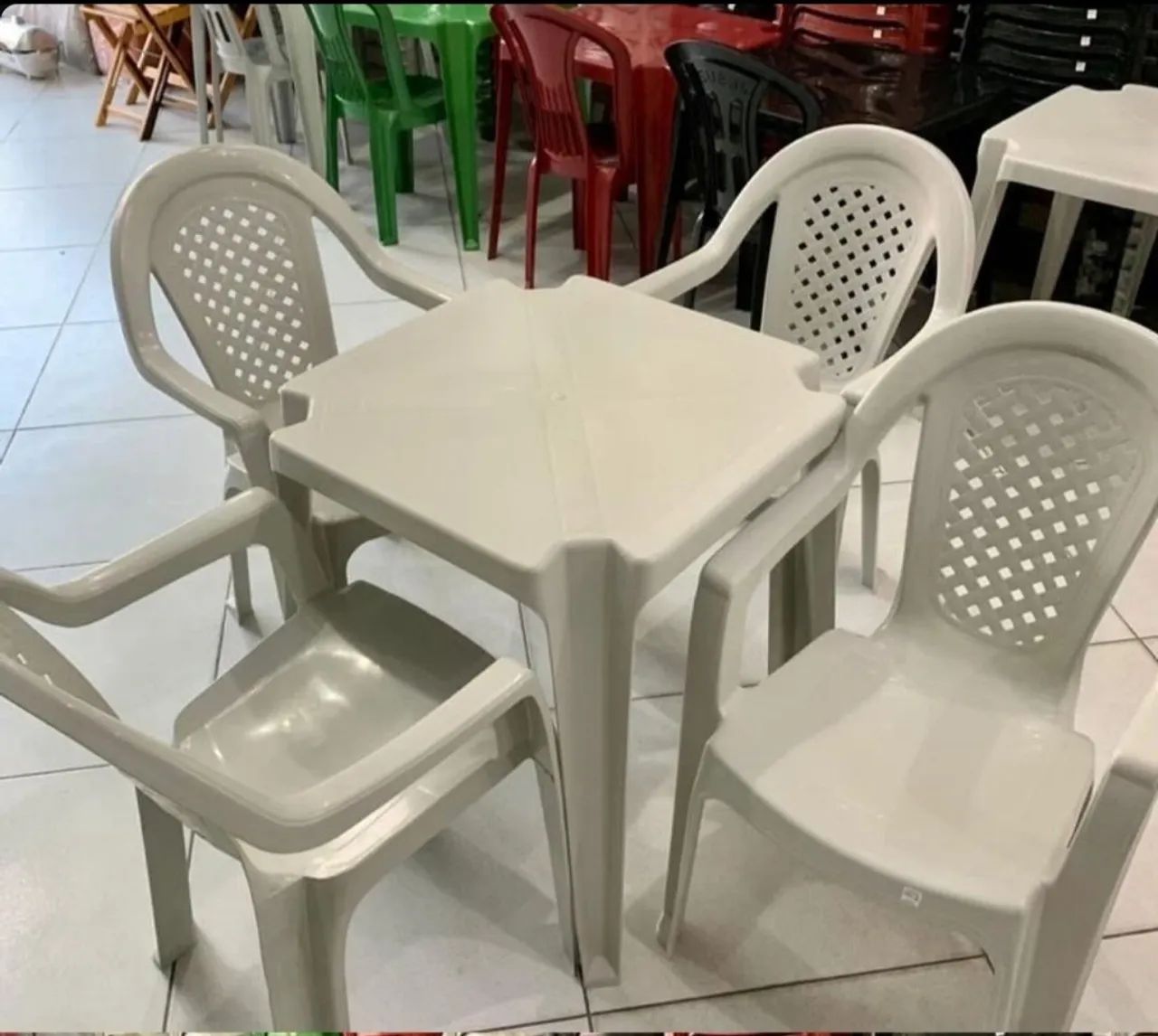 Jogo de mesa - Kit com 4 cadeiras encostos altos 